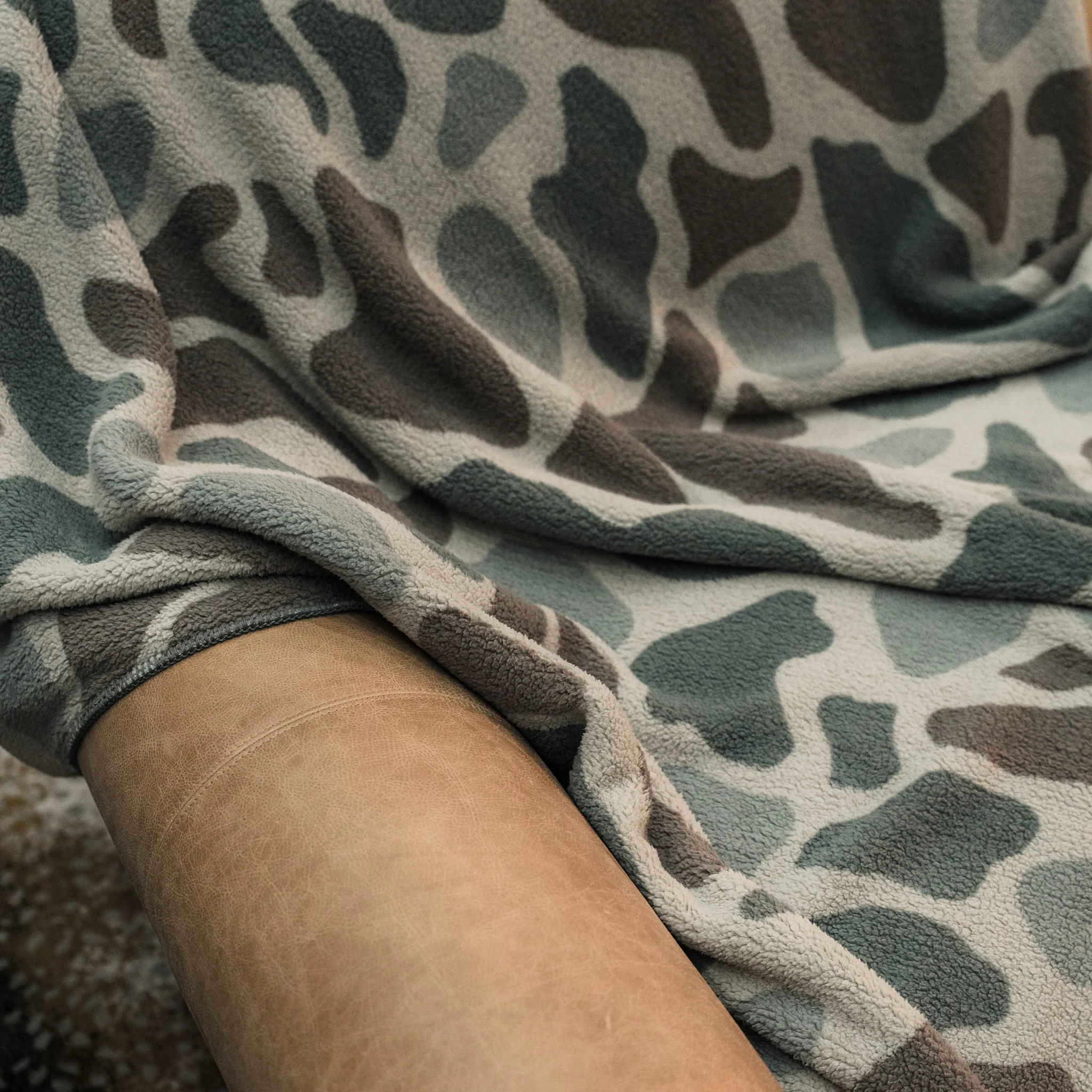 Burlebo Classic Deer Camo Fireside Sherpa Blanket - Image 2