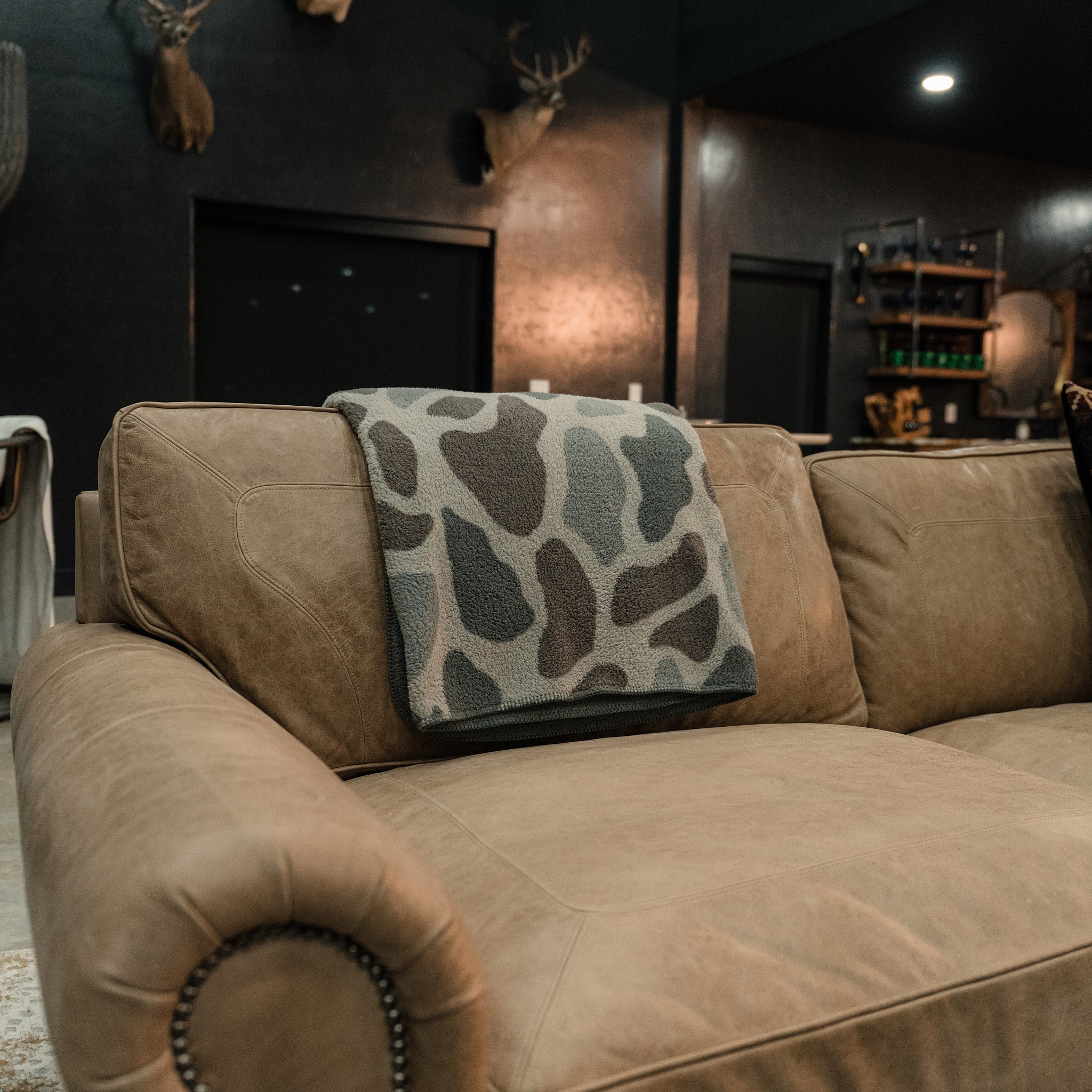 Burlebo Classic Deer Camo Fireside Sherpa Blanket - Image 3