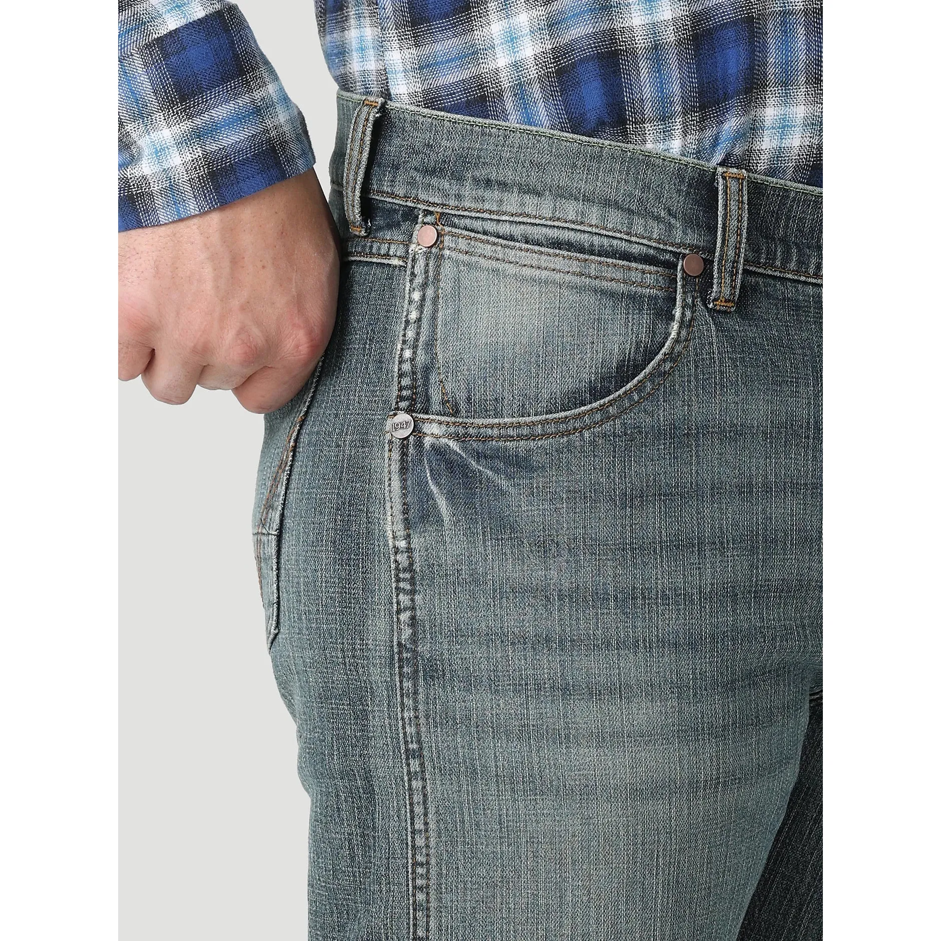 Men's Wrangler Dark Knight Retro Slim Straight Leg Jean 112318445 - Image 5