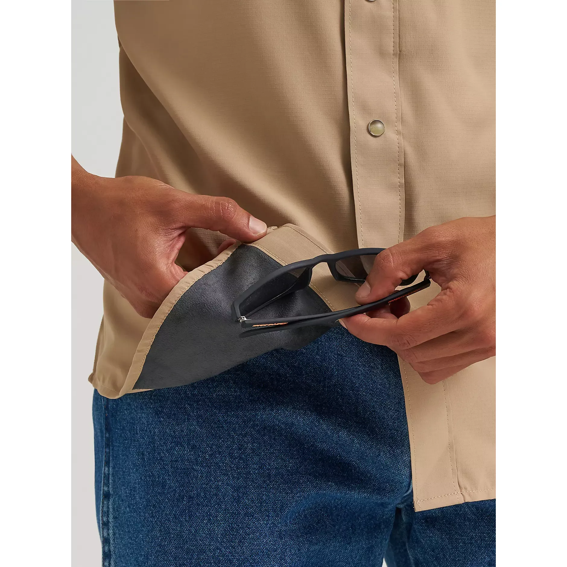 Men's Wrangler Travertine Performance Short Sleeve Shirt 112375133 - Image 8