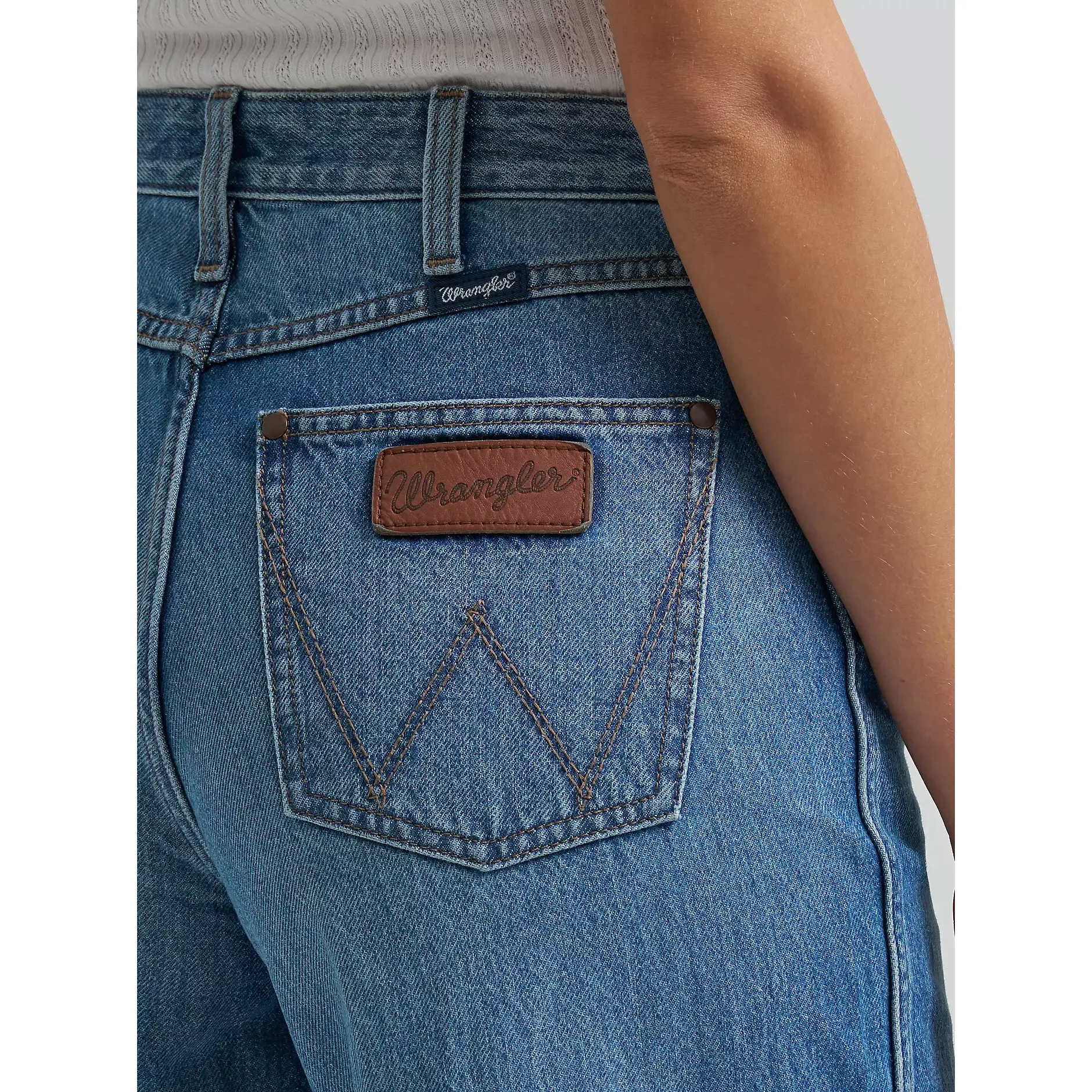 Women's Wrangler Retro® Bailey High Rise Wide Leg Cuffed Jean 112382266 - Image 5