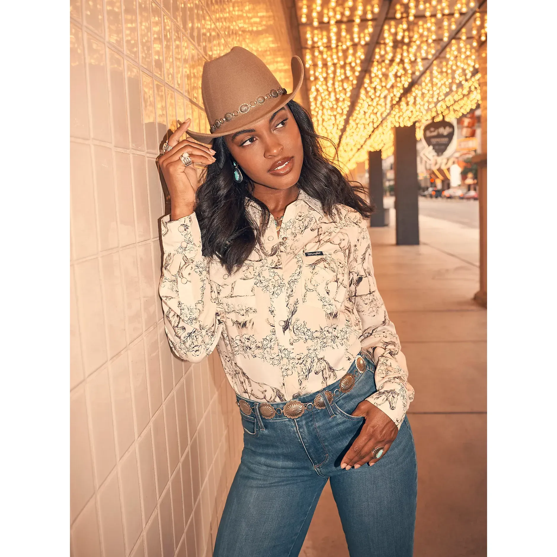 Women's Wrangler Saddle Up Slim Western Snap Shirt 112371692 - Image 5